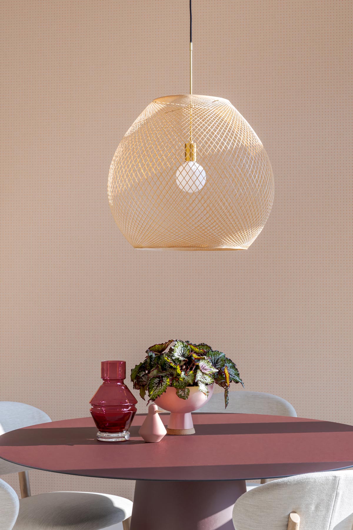 Interieurontwerp Scandinavische stijl met kleur, eethoek Dutch design  