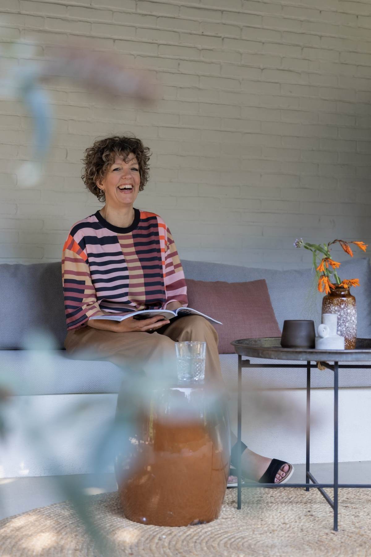 Jolanda Böhm, interieurontwerper en de drijvende kracht achter Studio en J gevestigd in Hillegom. Werkzaam in de regio's Haarlem en Leiden, Noord- en Zuid-Holland